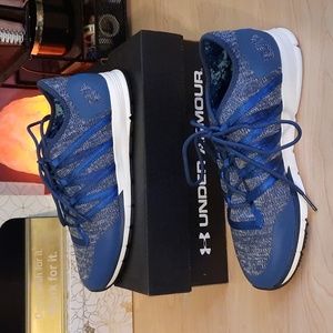 NWOT Under Armour Charged Pursuit 2 Womens shoes in Bleu.